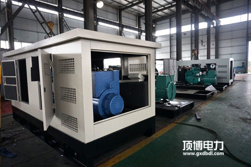 購買康明斯靜音式柴油發(fā)電機(jī)組，哪個(gè)廠家好