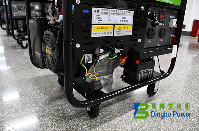 8KW開(kāi)架式汽油發(fā)電機(jī)組3
